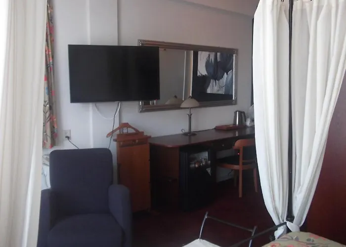 Отель Port Cleve Энкхейзен